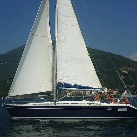 Boat & Breakfast Botel *